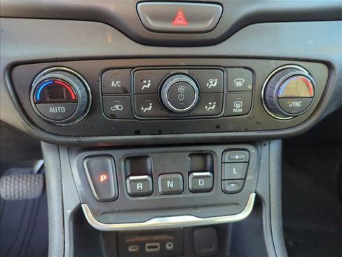 Used 2019 GMC Terrain Denali w/ Advanced Safety Package AWD/4WD image 19