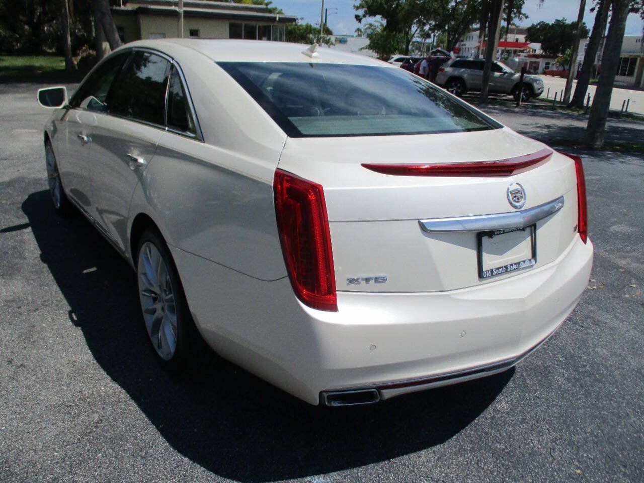 Used 2013 Cadillac XTS Platinum FWD image 7