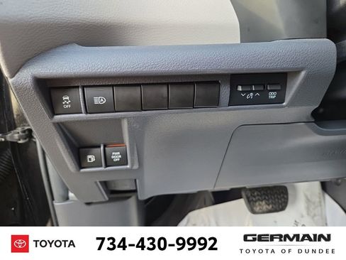 Used 2022 Toyota Sienna XLE image 29