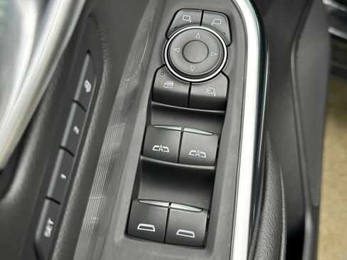 Certified 2025 Cadillac XT4 Premium Luxury image 19