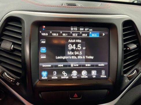 Used 2015 Jeep Cherokee Trailhawk AWD/4WD image 14