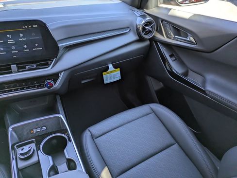 New 2026 Chevrolet Equinox LT w/ Convenience Package II image 16