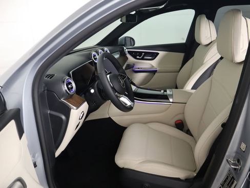 Certified 2025 Mercedes-Benz GLC 300 image 20