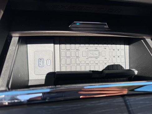 Used 2023 Ford Expedition Limited AWD/4WD image 17