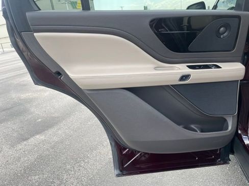 Used 2022 Lincoln Aviator Reserve image 17