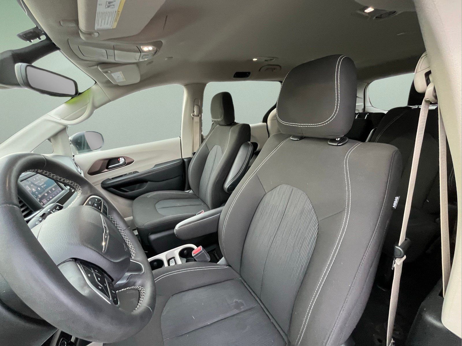Used 2023 Chrysler Voyager LX FWD image 11