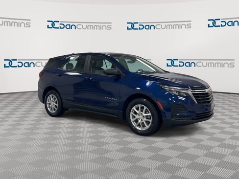 Used 2022 Chevrolet Equinox LS image 2