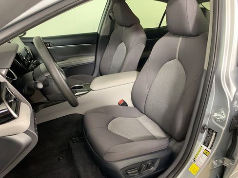 Used 2024 Toyota Camry LE image 28