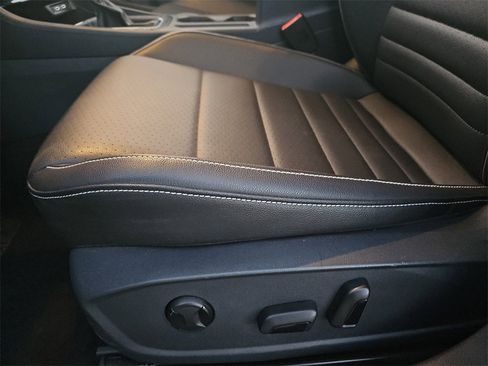 Used 2024 Volkswagen Jetta SE image 28