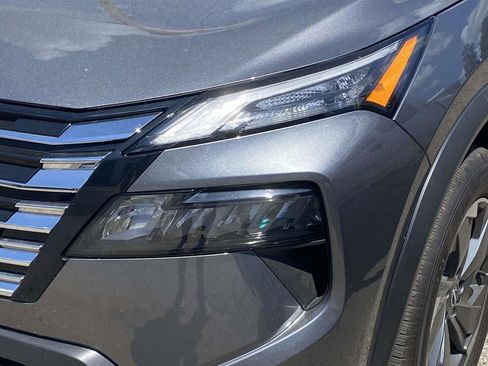 Used 2025 Nissan Rogue SV image 4