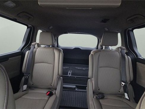 Used 2023 Honda Odyssey Elite image 31
