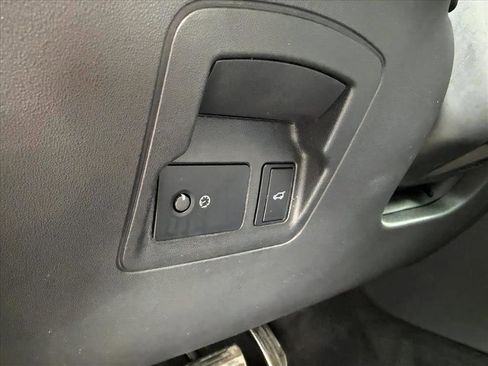 Used 2025 Land Rover Range Rover Velar Dynamic SE image 12