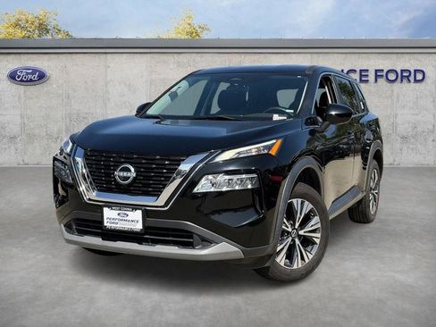 Used 2023 Nissan Rogue SV image 2