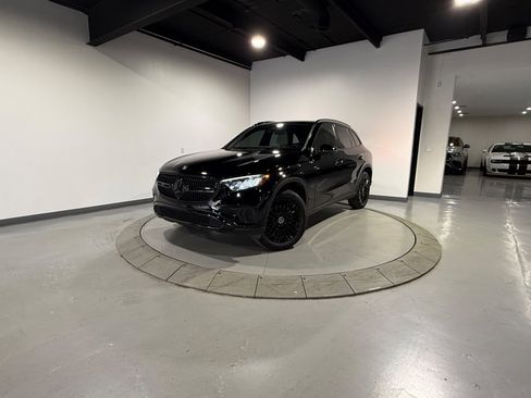 Used 2024 Mercedes-Benz GLC 300 4MATIC image 2