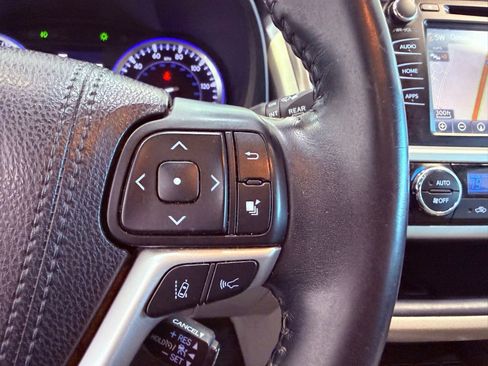 Used 2018 Toyota Highlander XLE image 21