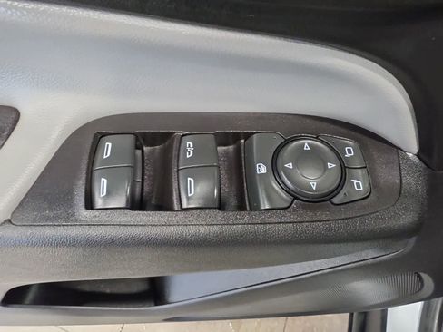 Used 2018 Chevrolet Equinox LS FWD image 16