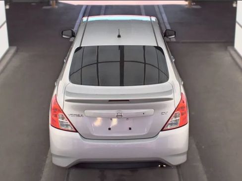 Used 2018 Nissan Versa SV FWD image 4