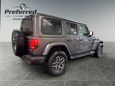 New 2026 Jeep Wrangler Unlimited Sahara AWD/4WD image 17