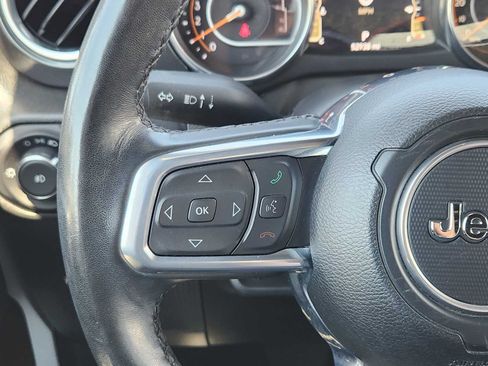 Used 2023 Jeep Wrangler Unlimited Sahara AWD/4WD image 16