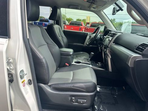Used 2018 Toyota 4Runner SR5 Premium AWD/4WD image 29