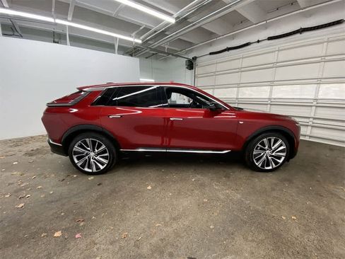 Certified 2025 Cadillac Lyriq Luxury w/ LPO, Floor Liner Package image 7