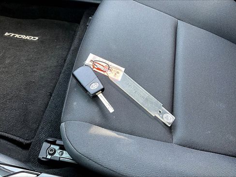 Used 2024 Toyota Corolla LE image 34