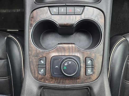 Used 2022 GMC Acadia Denali w/ Denali Technology Package image 24