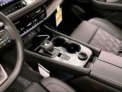 New 2025 Nissan Rogue Platinum AWD/4WD image 9