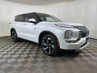 Used 2023 Mitsubishi Outlander SE video 2