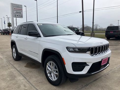 Used 2026 Jeep Grand Cherokee Laredo X RWD image 1