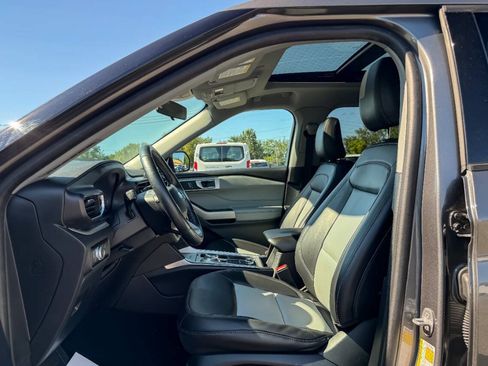 Used 2023 Ford Explorer XLT w/ Equipment Group 202A AWD/4WD image 23