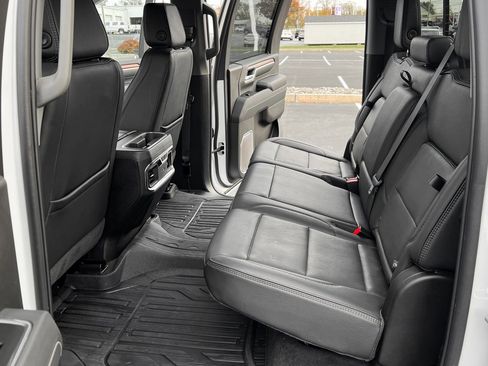 Used 2025 GMC Sierra 2500 Denali image 18