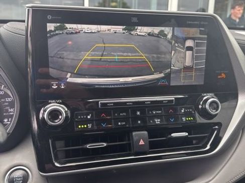Used 2021 Toyota Highlander Platinum image 13
