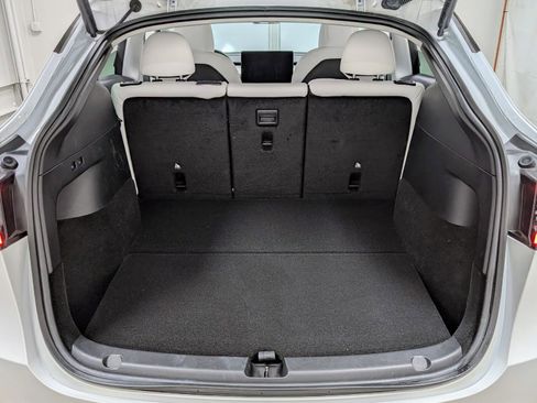 Used 2022 Tesla Model Y Long Range image 19