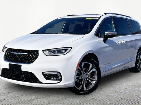 New 2026 Chrysler Pacifica Pinnacle image 2