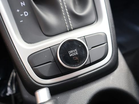 Used 2025 Hyundai Venue SEL FWD image 38