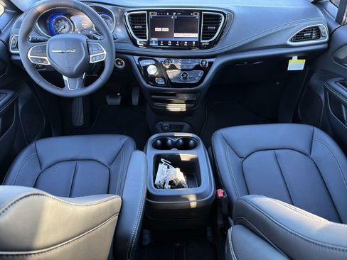 New 2026 Chrysler Pacifica Select FWD image 17