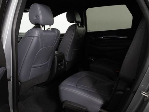 Used 2024 Buick Enclave Premium image 33