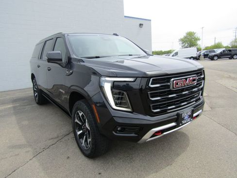 Used 2025 GMC Yukon XL AT4 w/ AT4 Premium Package AWD/4WD image 8