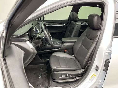 Certified 2024 Cadillac XT5 Sportv w/ LPO, Floor Liner Package AWD/4WD image 11