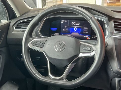 Used 2023 Volkswagen Tiguan SE AWD/4WD image 15