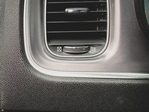 Used 2019 Dodge Charger SXT AWD/4WD image 8