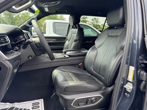 Used 2022 Jeep Wagoneer Series III w/ Flexible Seating Group AWD/4WD image 18