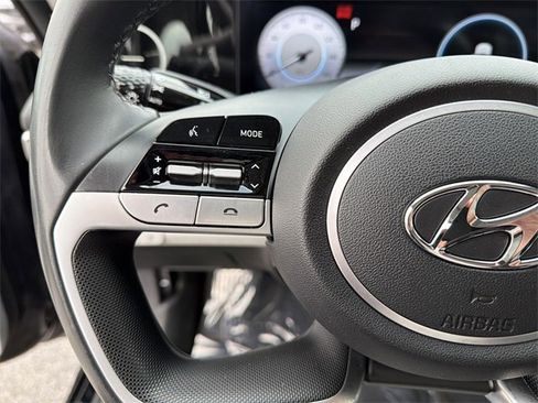 Certified 2022 Hyundai Elantra Limited image 24