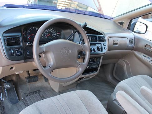 Used 1998 Toyota Sienna LE FWD image 21