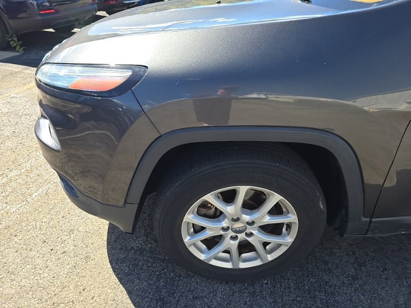 Used 2014 Jeep Cherokee Latitude w/ Cold Weather Group AWD/4WD image 10