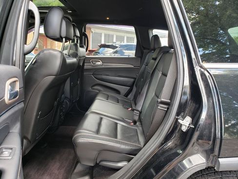Used 2017 Jeep Grand Cherokee Limited AWD/4WD image 5