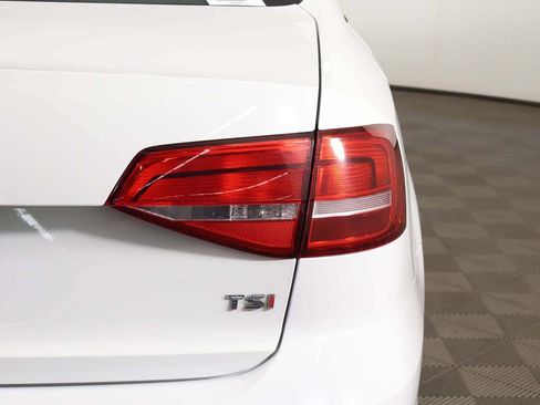Used 2015 Volkswagen Jetta SE FWD image 13