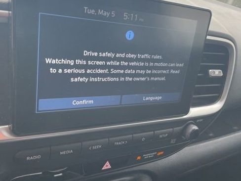 Used 2021 Hyundai Venue SE FWD image 8