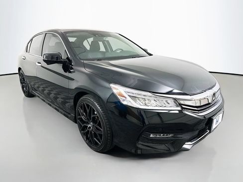 Used 2017 Honda Accord Touring image 3